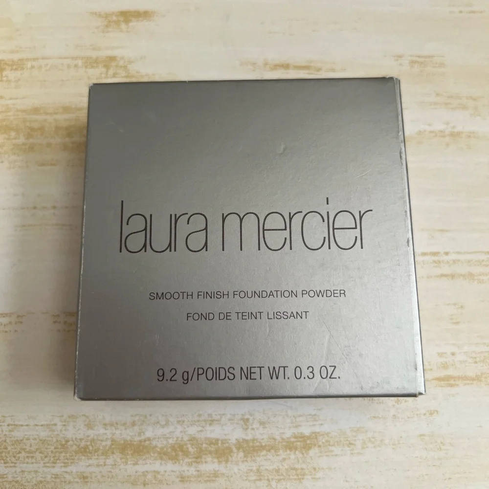 Laura Mercier smooth finish foundation powder 18 BRAND NEW WITH BOX